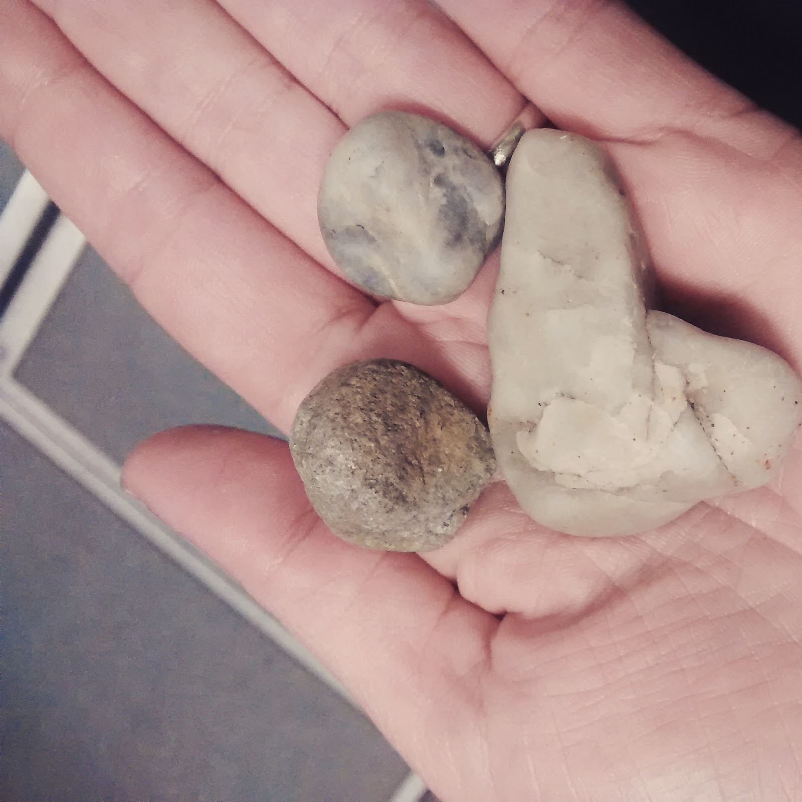 Runzelfuesschen_Kind liebt Steine