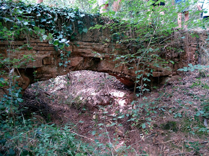 L'aqüeducte del Pont del Rec des de la llera del torrent L'aqüeducte del Pont del Rec des de la llera del torrent