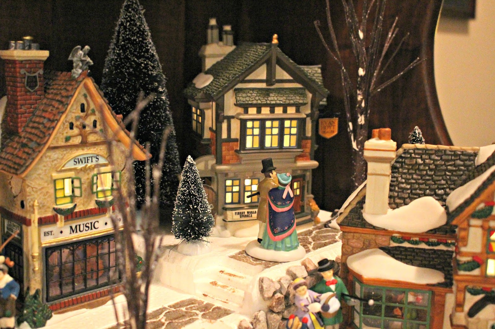 Busy with the Cricky The Dickens Village 2015