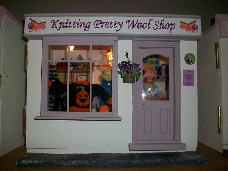 Paula's Dollyland Knitting Pretty wool shop!