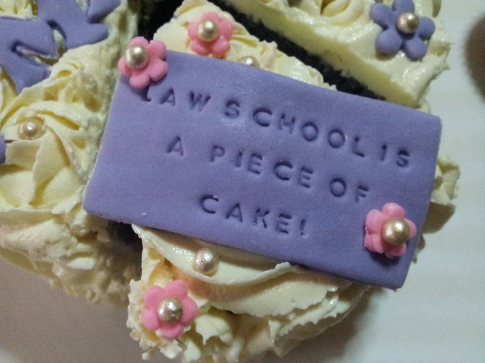 Lawyer cake and policethemed cake