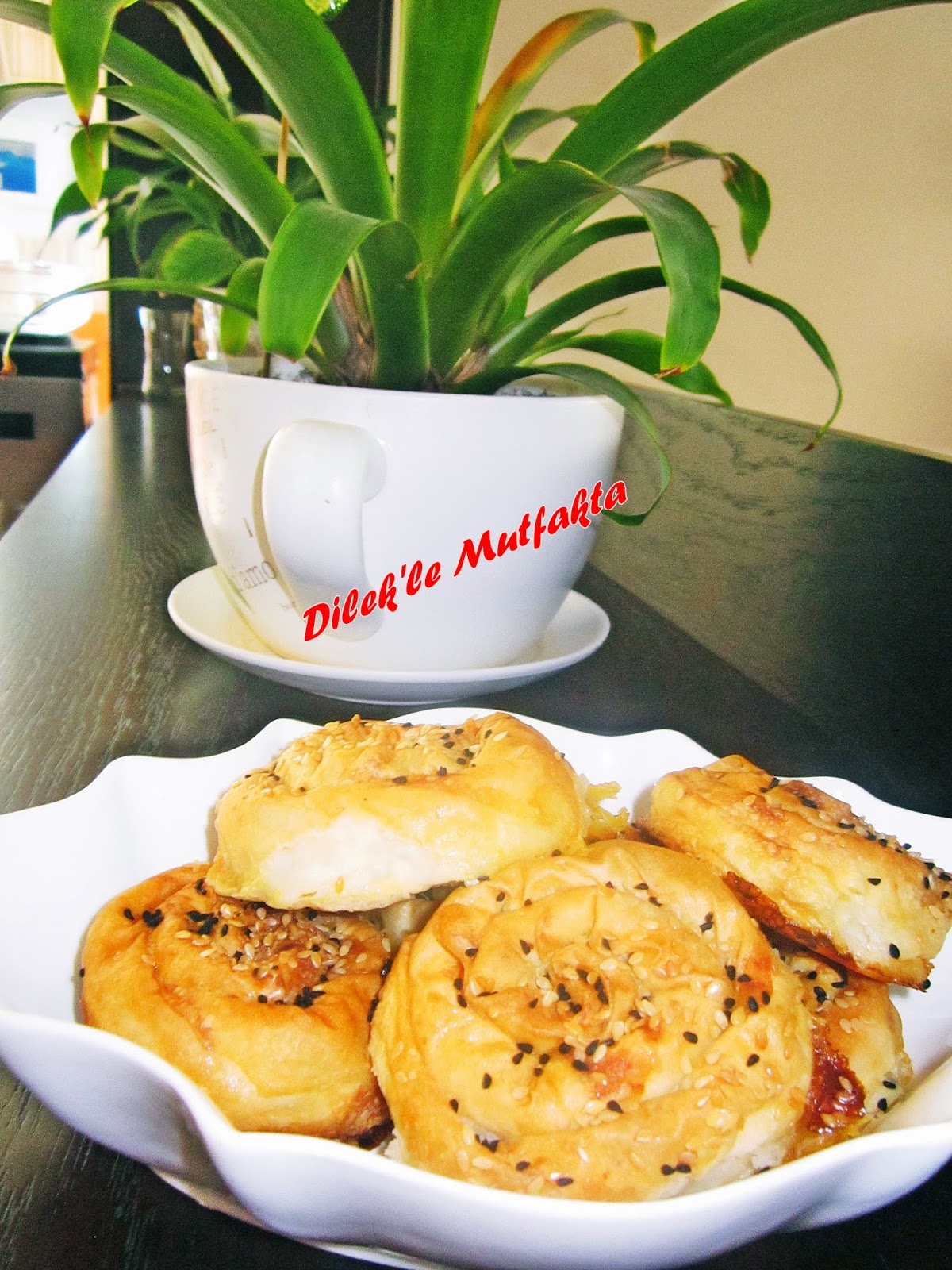 Patatesli, Peynirli Hazır Yufkadan Gül Böreği Dilek�le Mutfakta