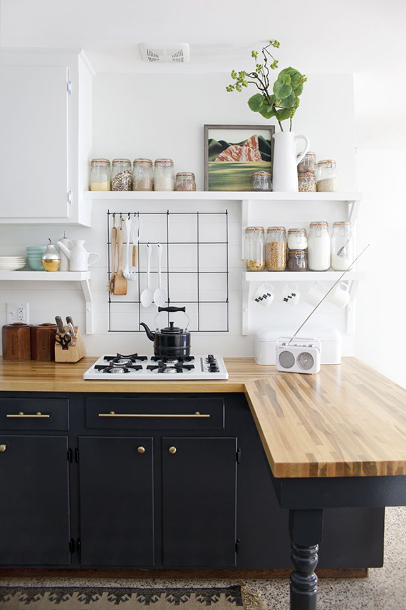 5 creative kitchen storage ideas you can diy | The iron mesh storage. Image via A beautiful Mess.