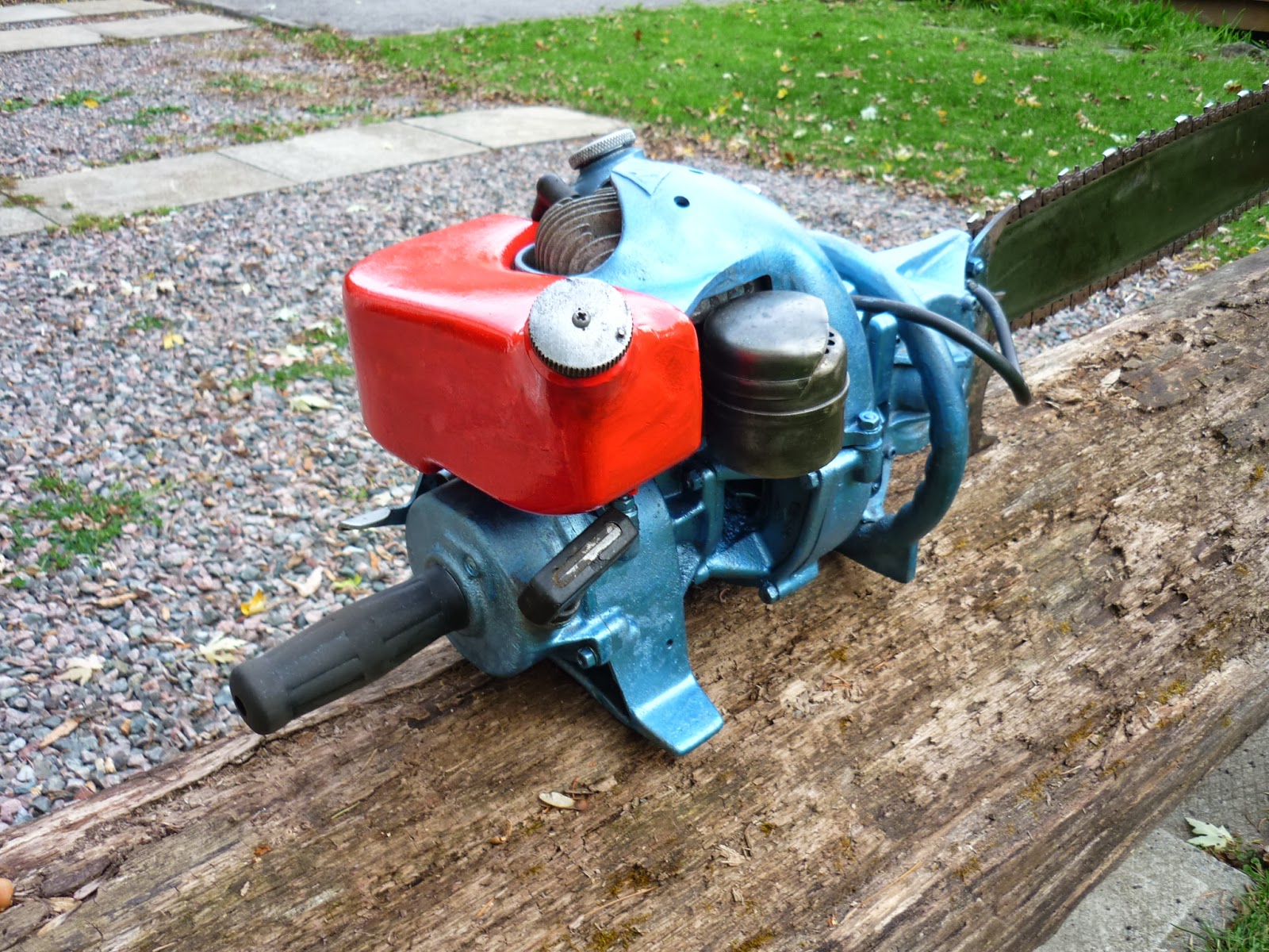 VINTAGE CHAINSAW COLLECTION TITAN 60