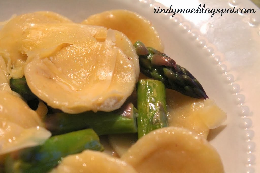 Rindy Mae Ravioli With Asparagus In White Wine Sauce