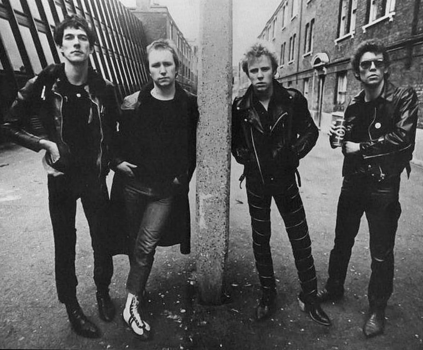 Фаллоимитатор Группа