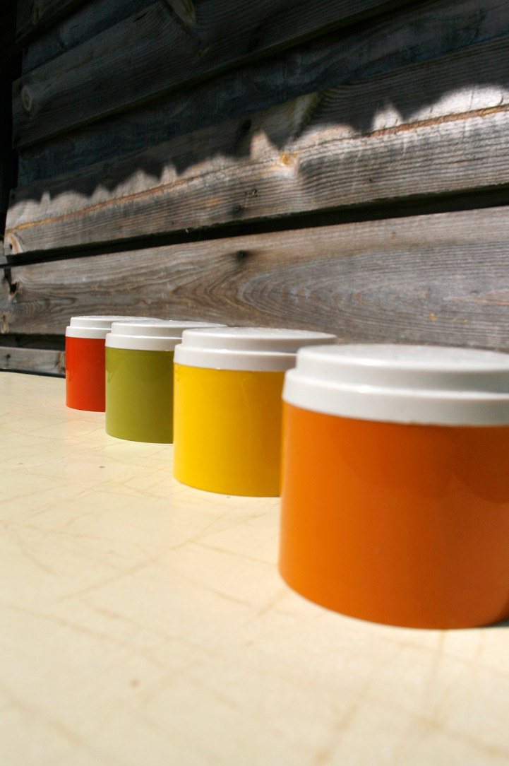 La puce au grenier décoration vintage Pot à condiments Tupperware