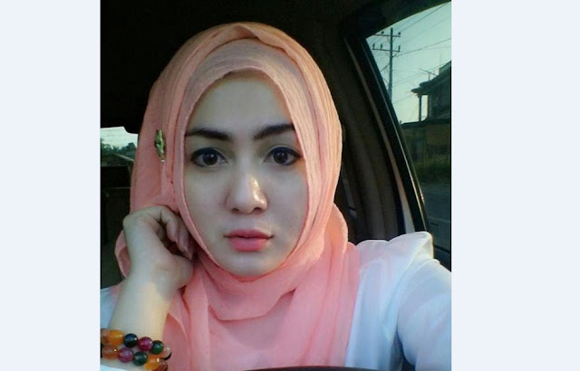 Awalnya Selfie Pake Hijab, Akhirnya Tanpa Busana "NOMOR 6 PALING GREGET