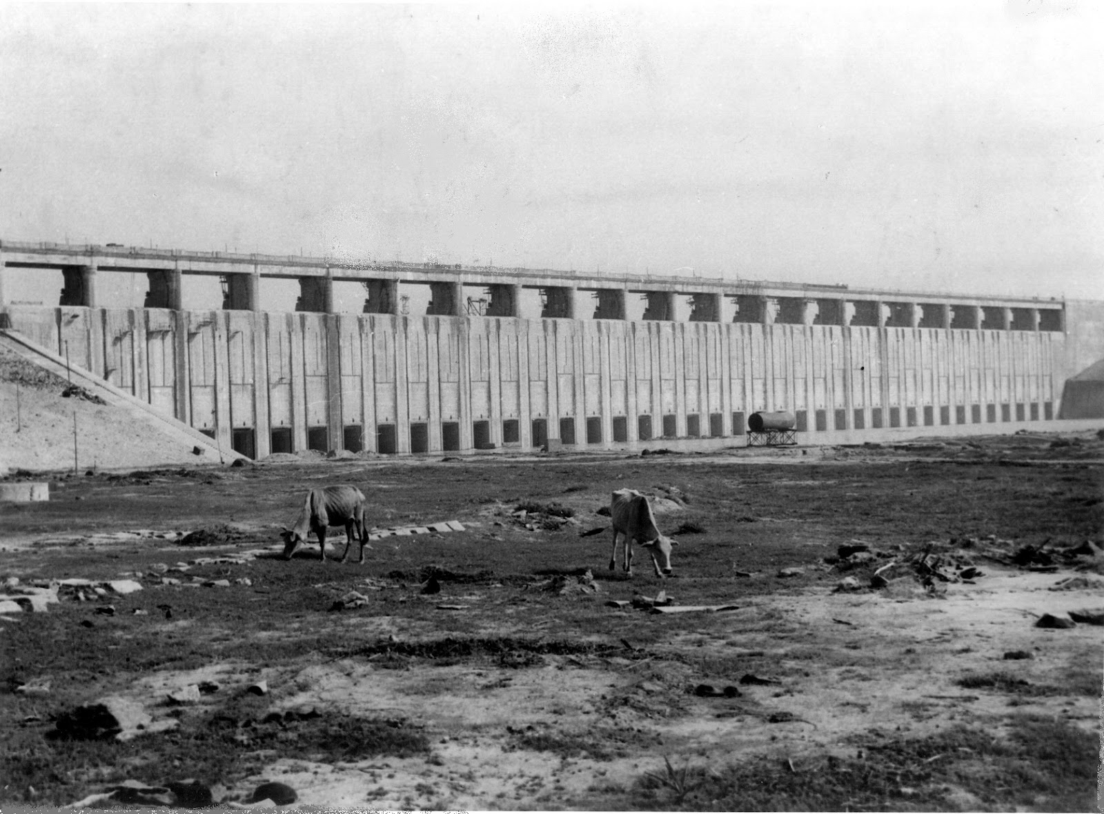 Karunakar SupkarSadharana Purusha Hirakud Dam Project Photographs