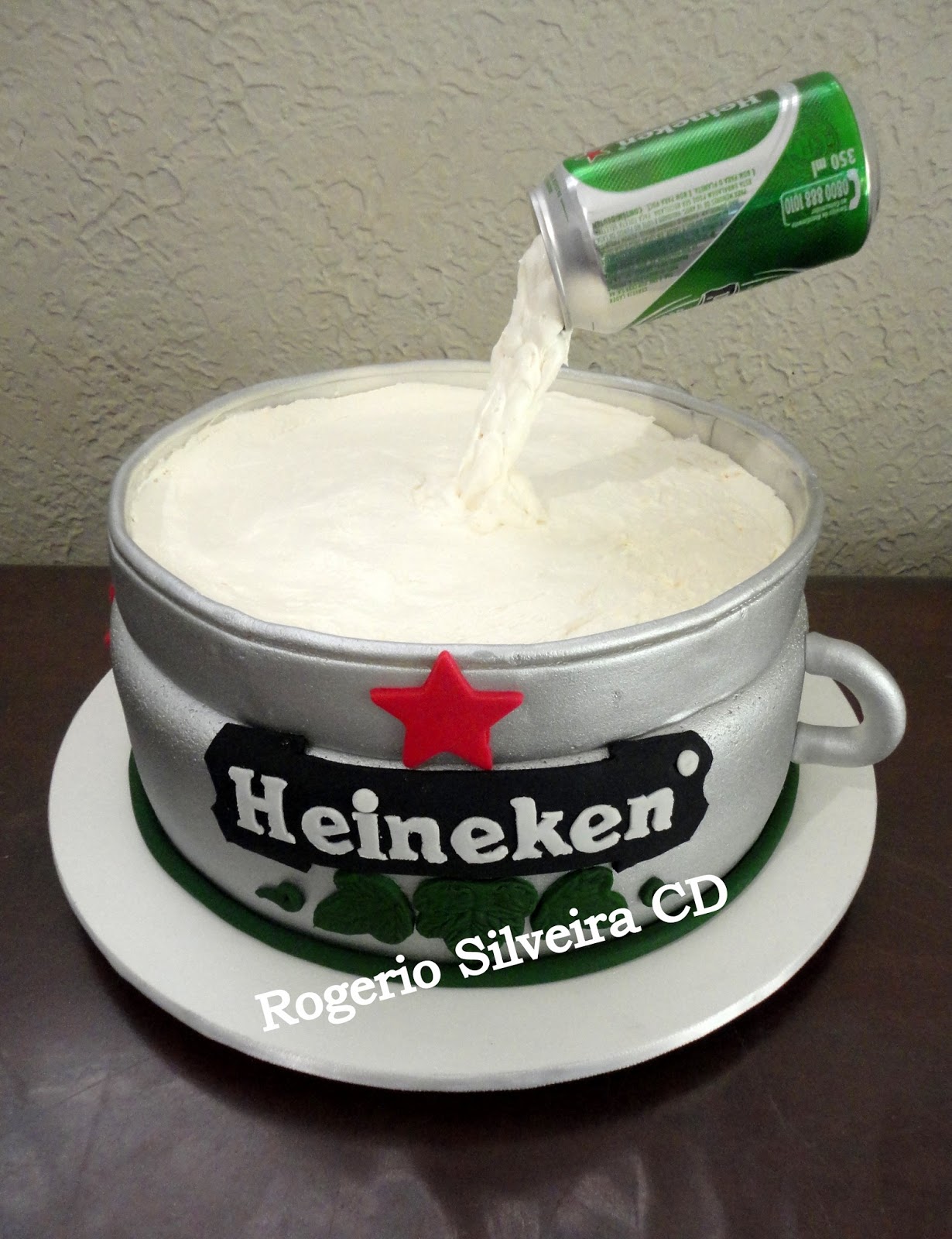 Rogerio Cake Designer: Bolo Heineken