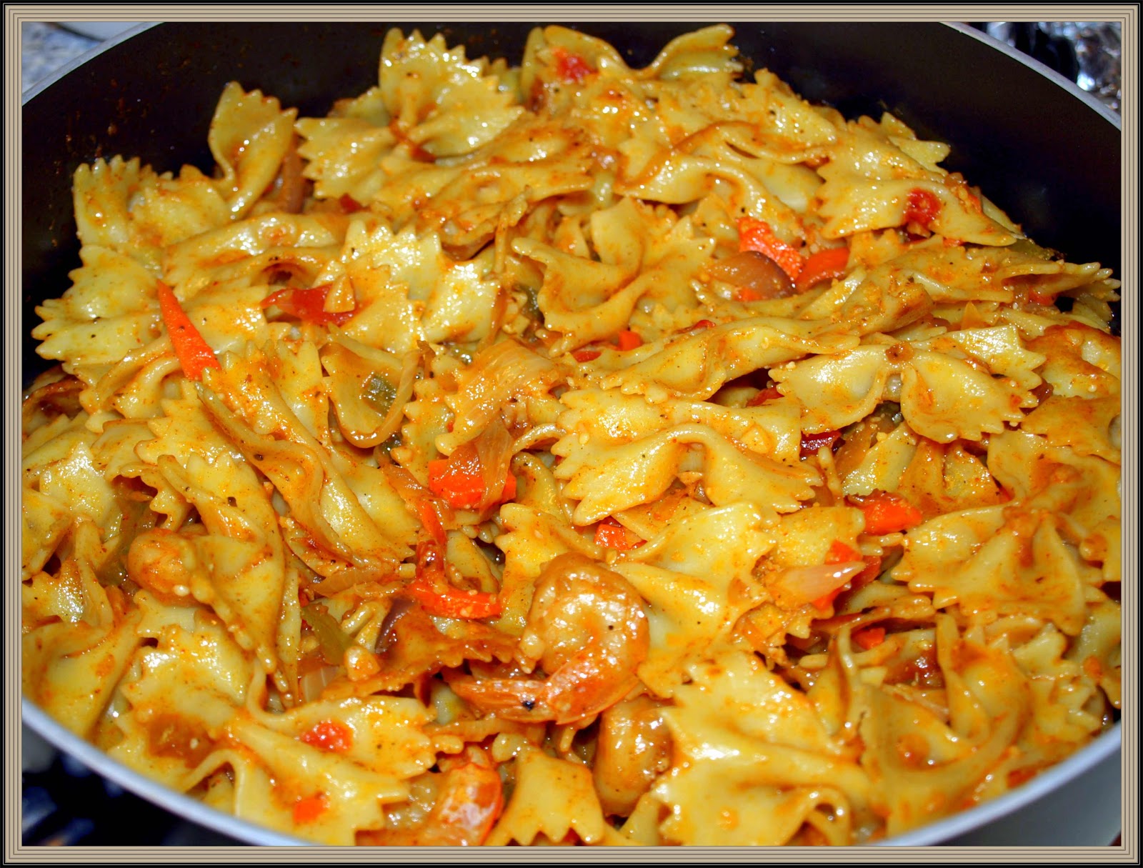 Spicy Bowtie Pasta ( Farfalle Pasta ) With Shrimp, Veggies and a