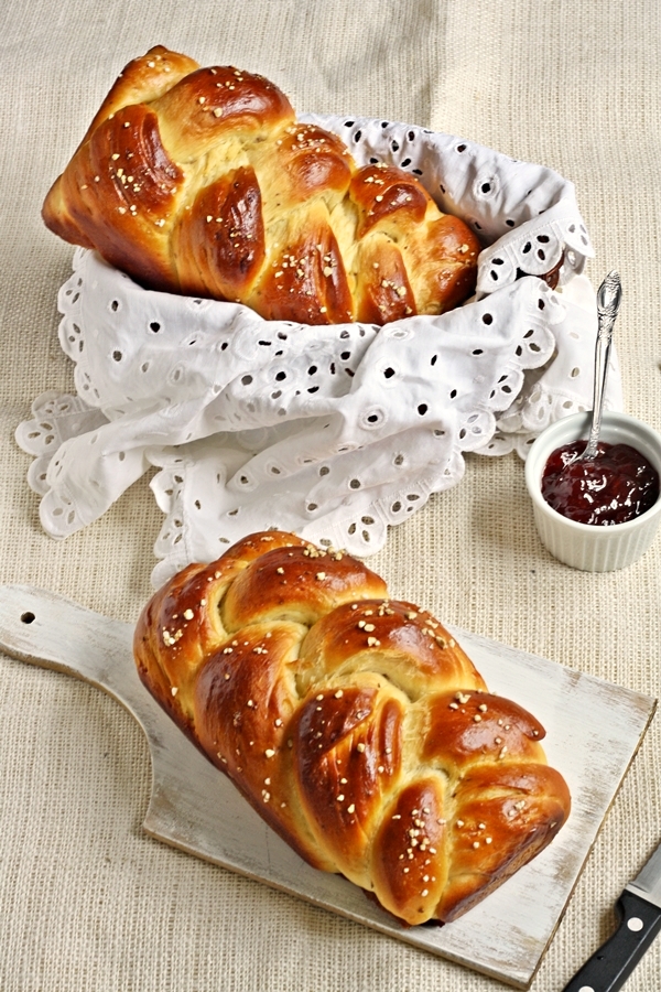 Versatile Vegetarian Kitchen Anise Braid / Anise Bread