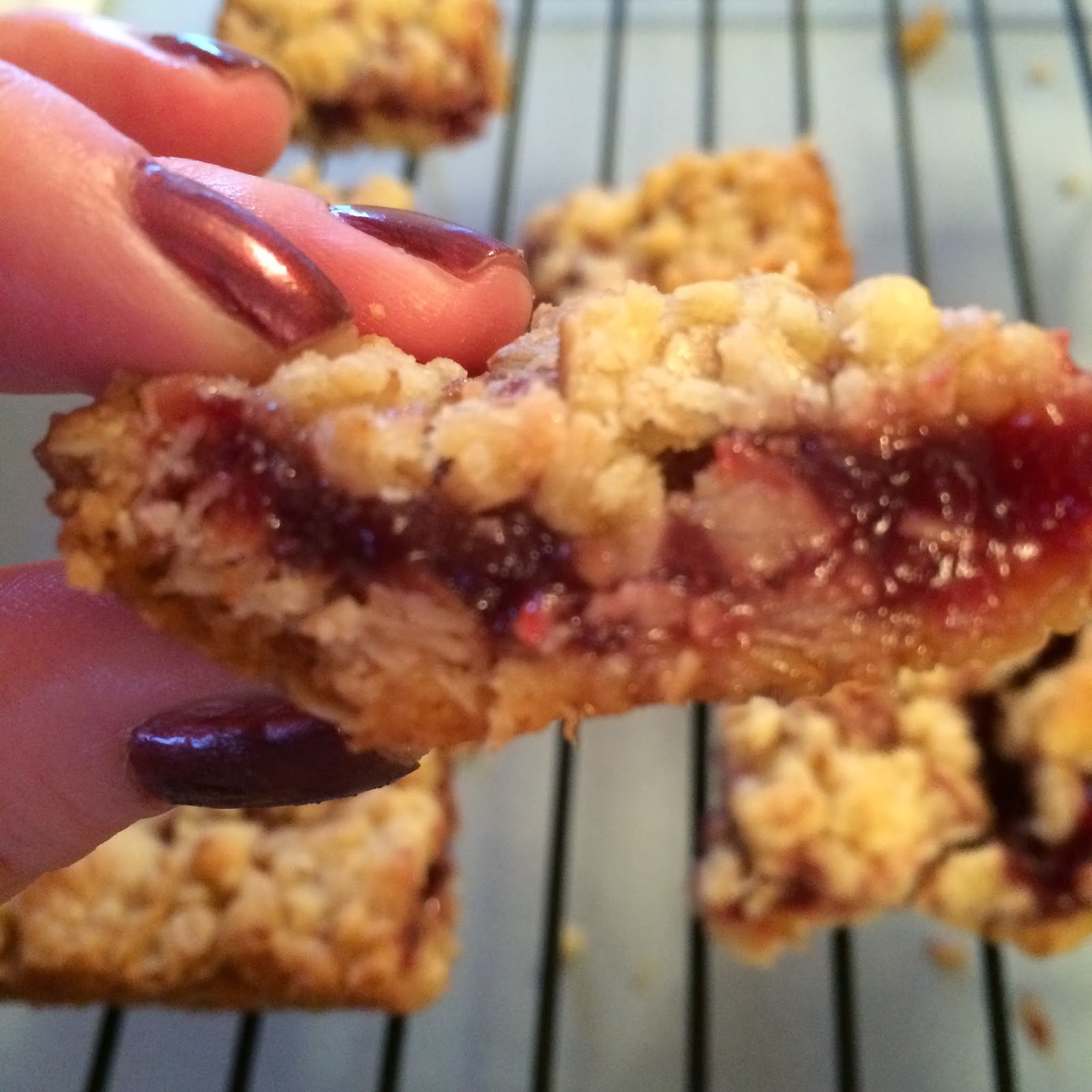 LIFE is better in PINK Oatmeal and Jam Bars