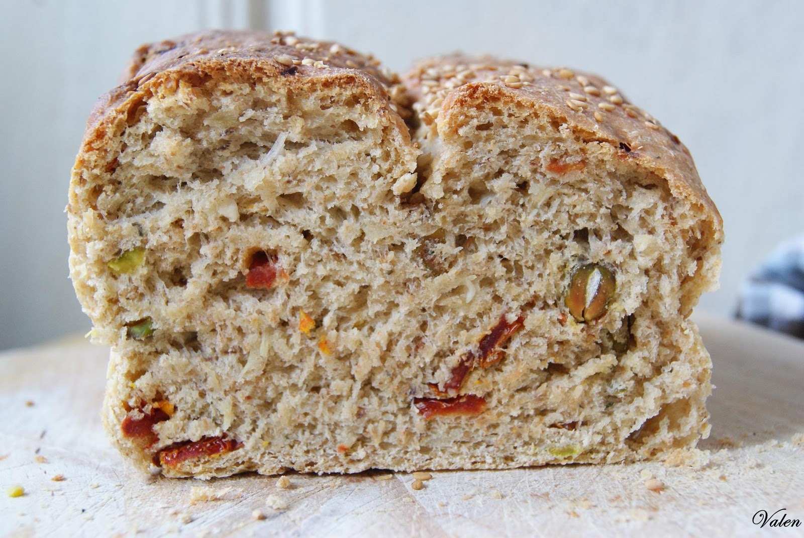Valentina en la cocina Pan multicereal con tomate seco y queso de