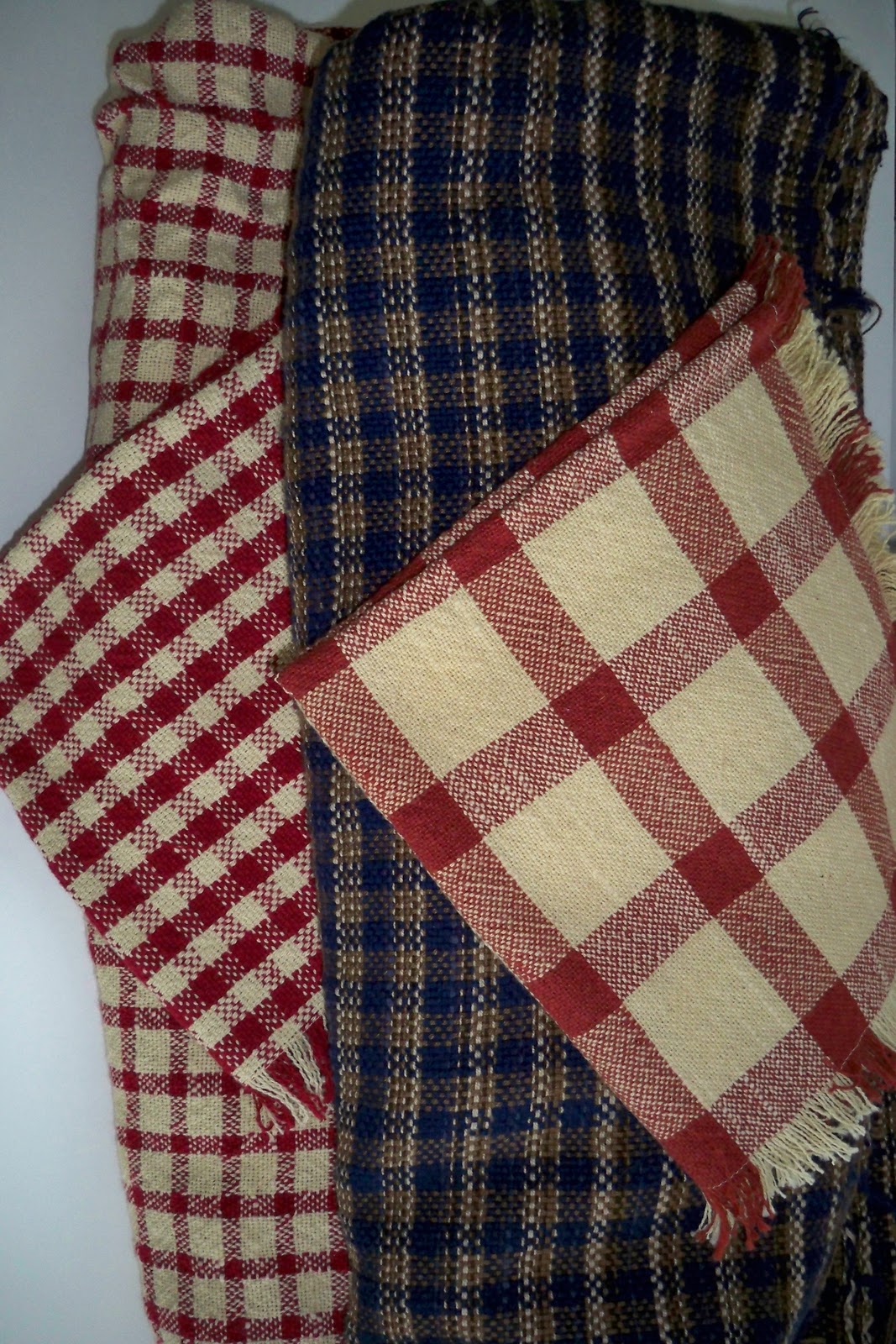 MAINE VILLAGE WEAVER Festoon curtain and barn door handles