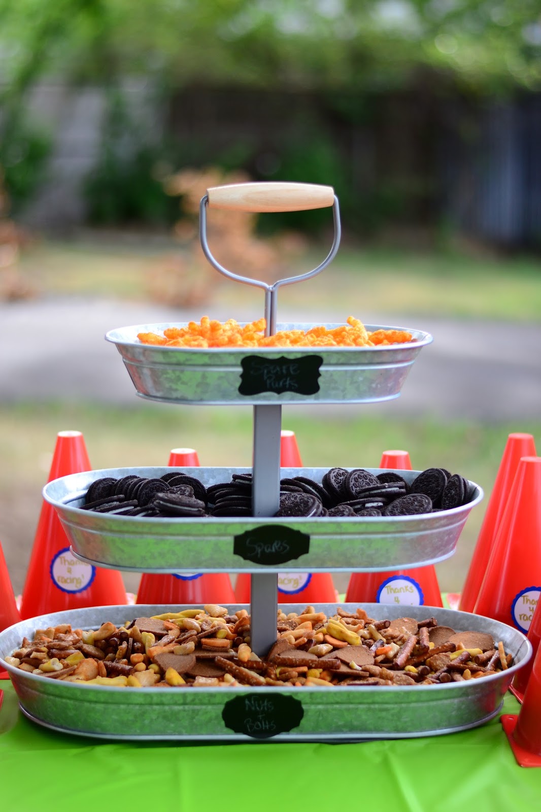 LOLA BLUE STYLE: 4th BIRTHDAY RACE CAR PARTY