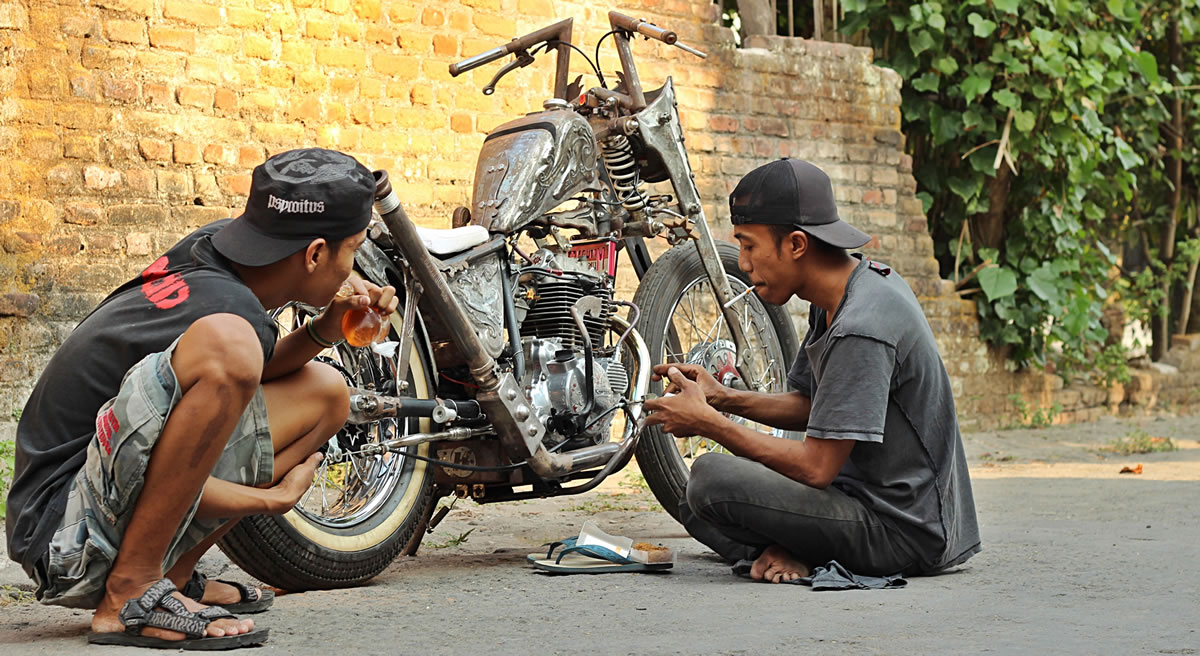 kawasaki kz200 bobber by ariez / k-kustom