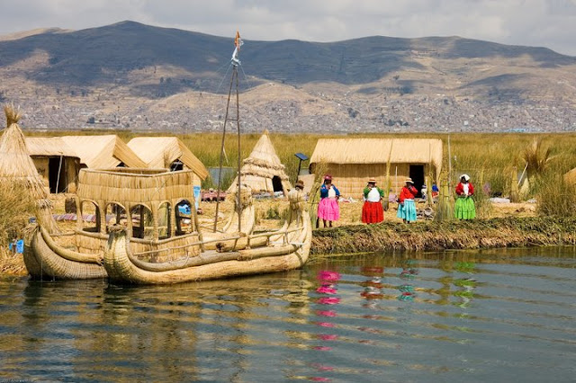 Menikmati Eksotisnya Desa Terapung Suku Uros di Danau Titicaca Pulau+terapung+suku+uros