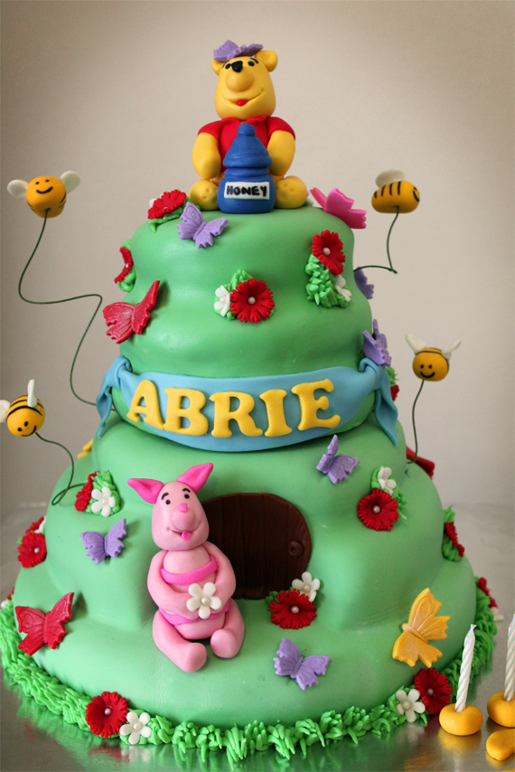 Delana's Cakes Pooh and Piglet Cake