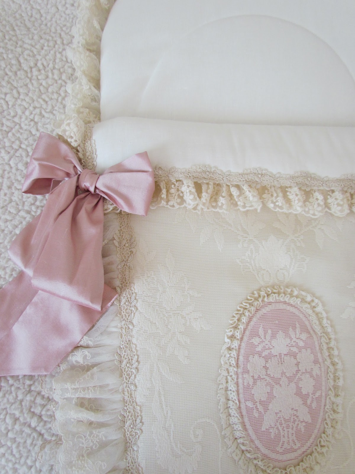 Angela Lace Sweet Wrought Iron Baby Bed