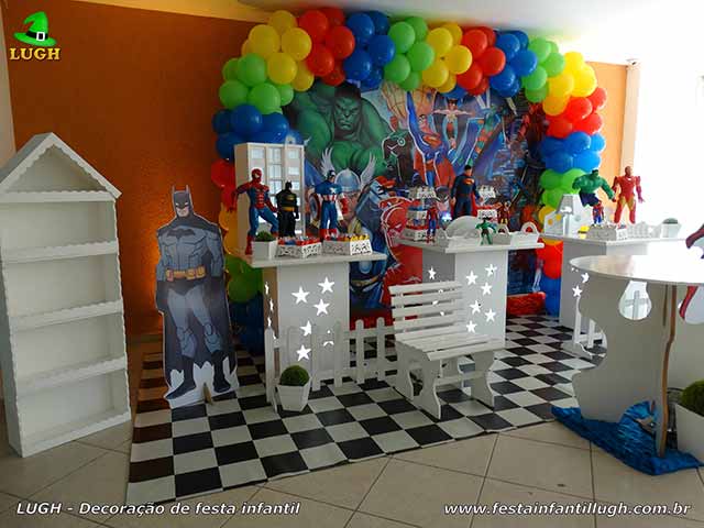 Mesa decorada Super Heróis Mesa decorada com Super-Heróis - Decoração festa de aniversário