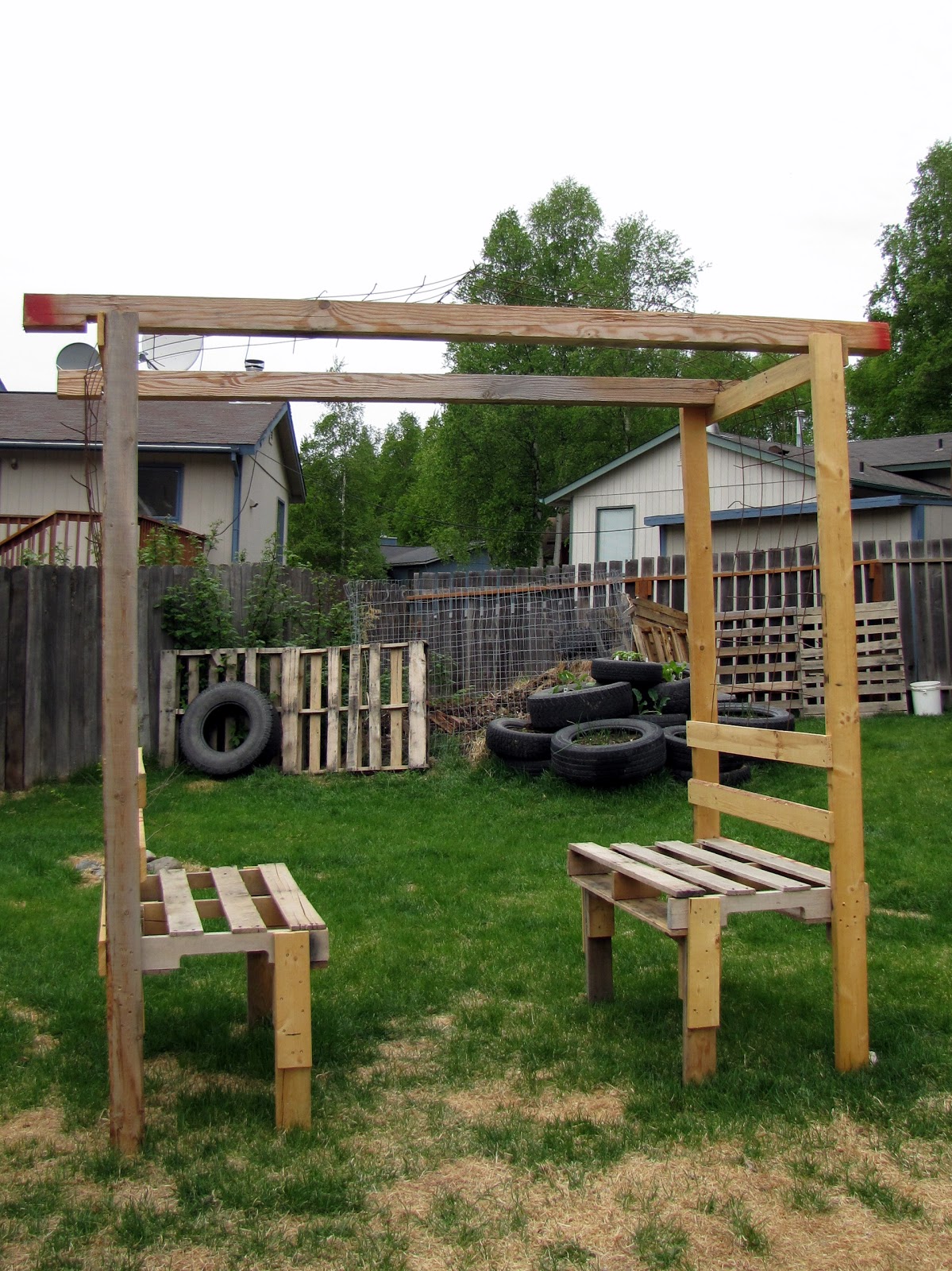 No Dime Design Pallet Arbor