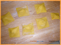 Ravioli fatti a mano con ripieno di zucchine