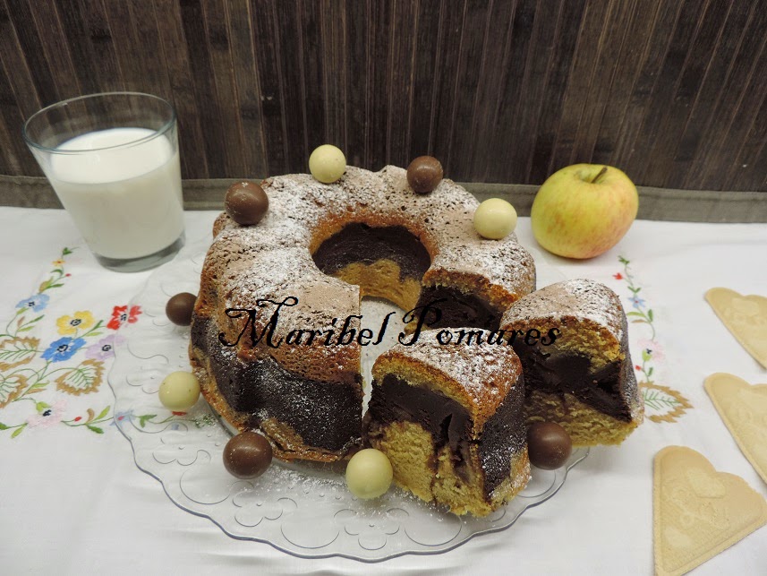 Bundt Cake De  Yogur, Chocolate, Harina De Algarroba Y Manzana.
