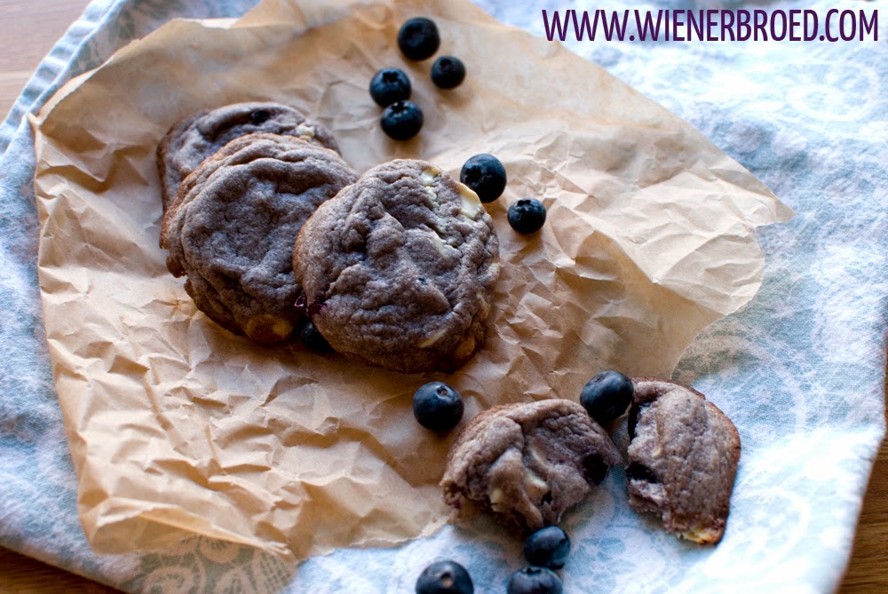 Saftigste Heidelbeer-Cookies mit weißer Schokolade [wienerbroed.com]