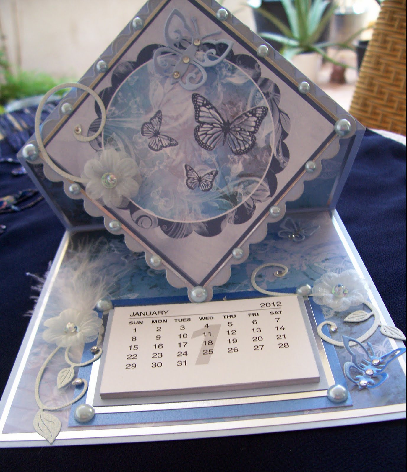 Homemade thoughts and cards from Abroad: Diamond Easel calendar....
