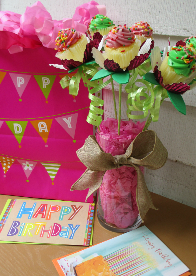 How To Make A Simple Mini-Cupcake Long-Stem Flower Bouquet #SendSmiles