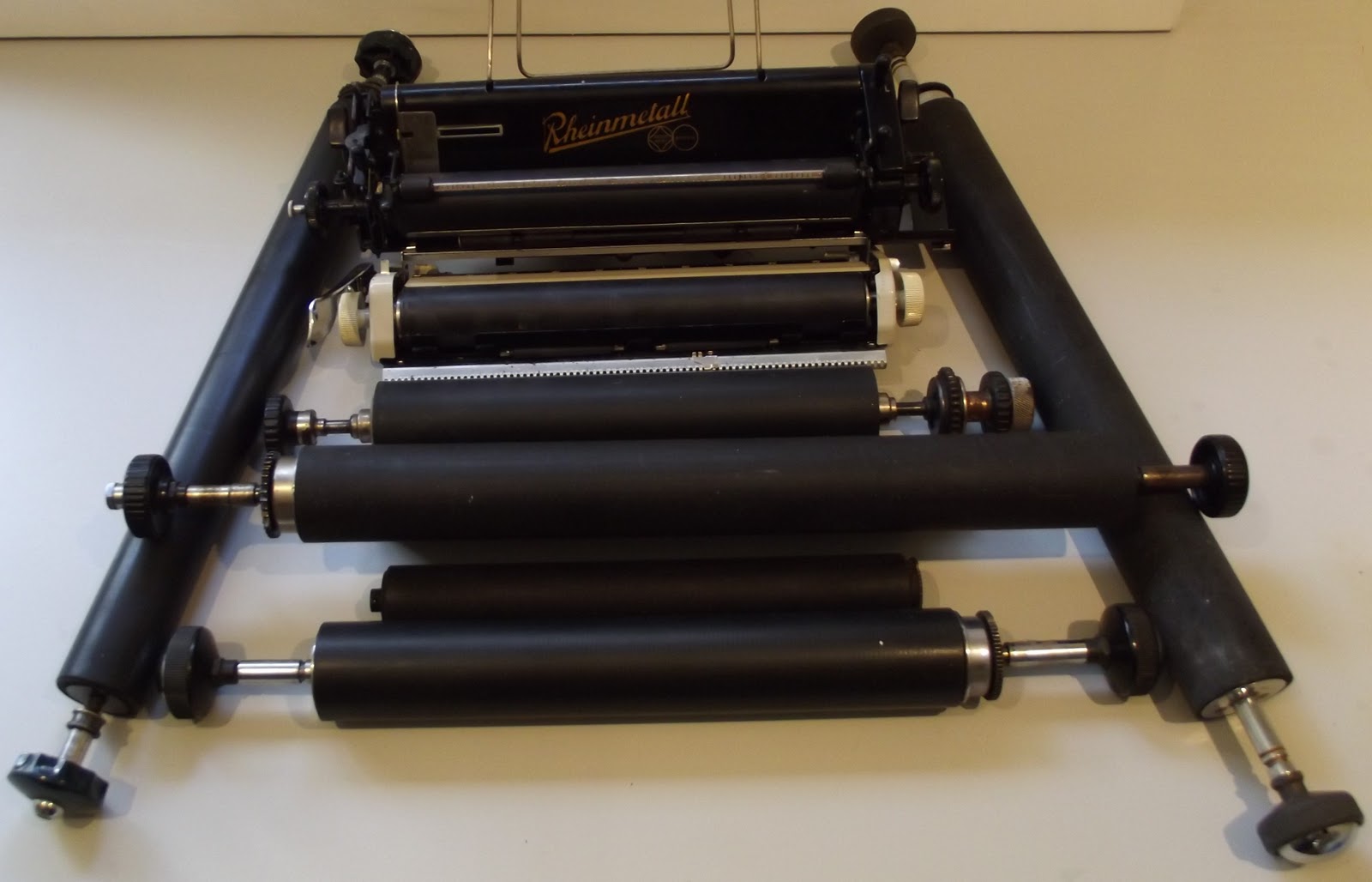 oz.Typewriter HOW THE TYPEWRITER GOT ITS PLATEN