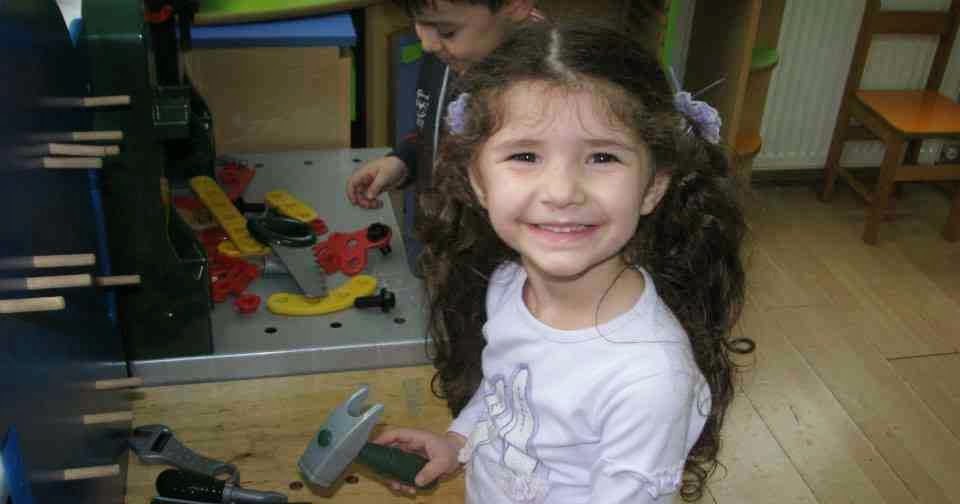 Biricik kızımız Zeynep Sude�miz.. Ben okuldayken Biricik kızımız Zeynep Sude�miz.. Ben okuldayken