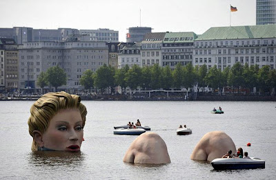 Sculpture Of Giant Woman Presented In Hamburg
