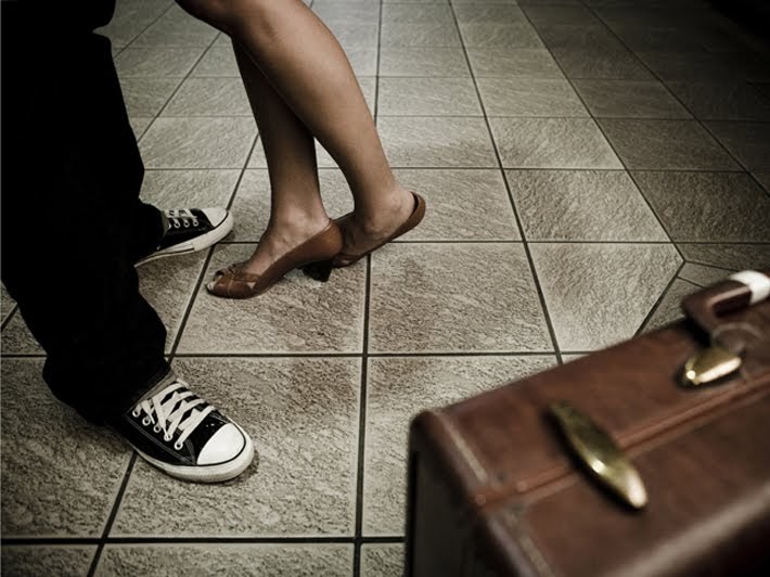 Body Language Feet Don't Lie! SENDING SIGNALS! Communicate With