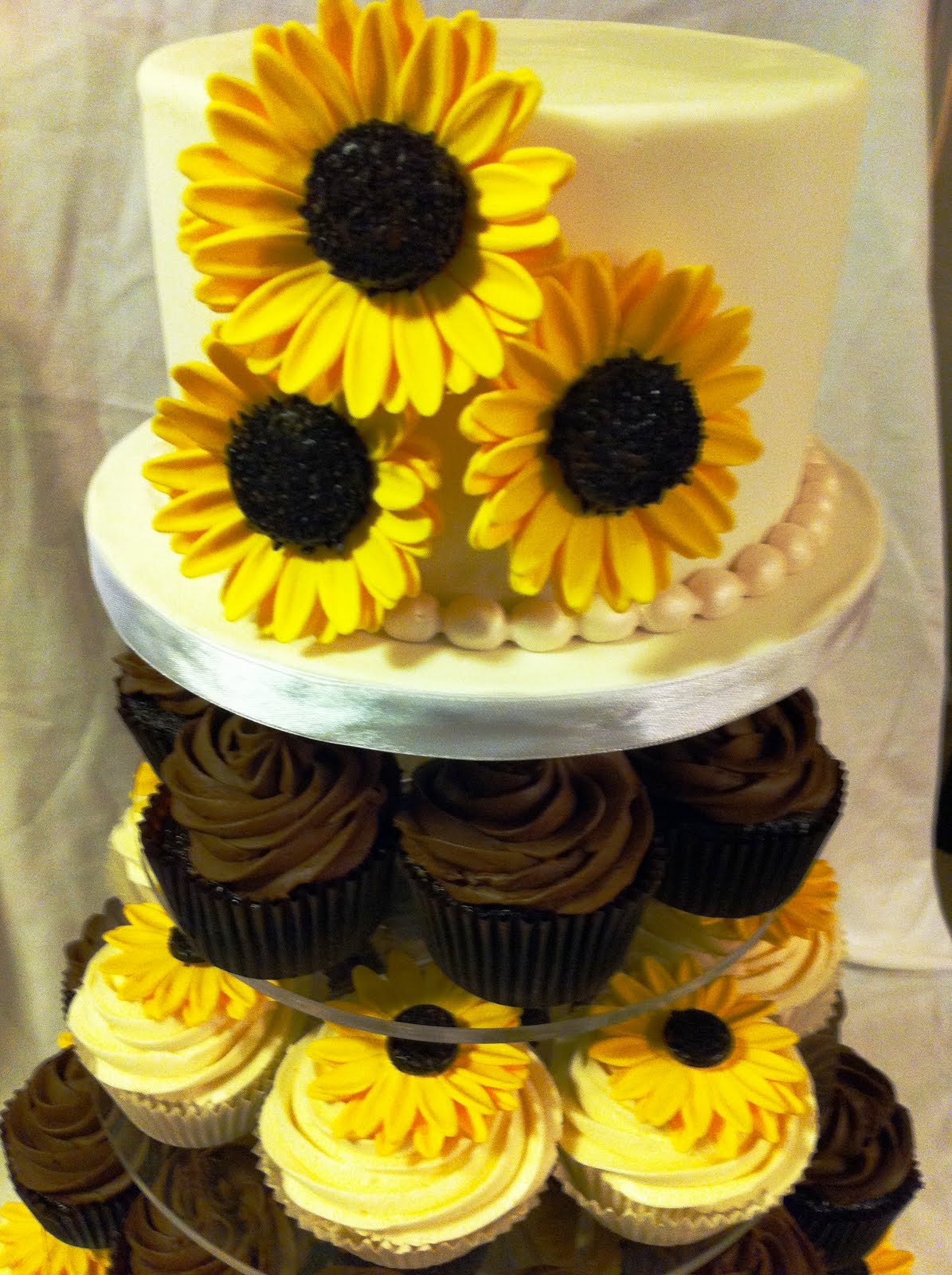 Easy Sunflower Cupcakes Party Invitations Ideas