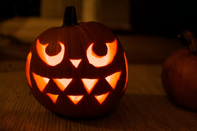 http://woodanemone.tumblr.com/post/1440337768/i-made-an-owl-pumpkin-yes-i-love-owls