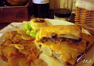 Mini Empanada De Morcilla, Pera Y Cebolla Caramelizada
