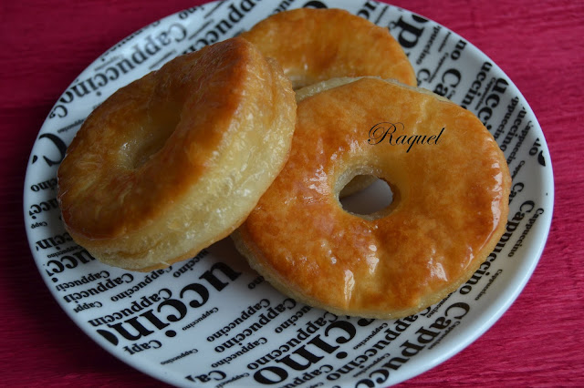 Rosquillas De Hojaldre Bañadas En Miel
