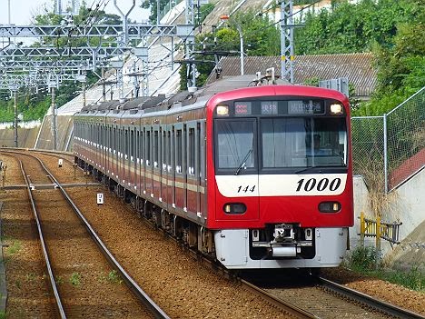 快特　成田空港行き　600形・1000形