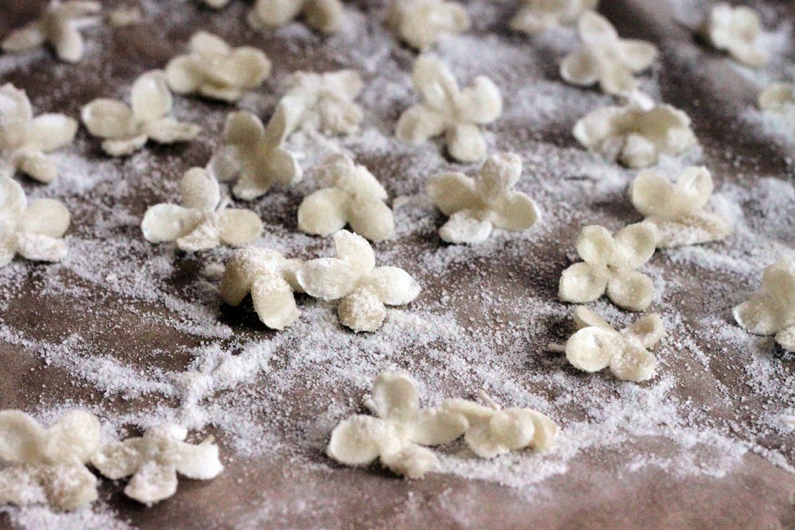 tend Candied flowers lilac