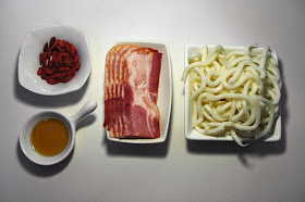 Pasta con bacon y bayas goji - ingredientes
