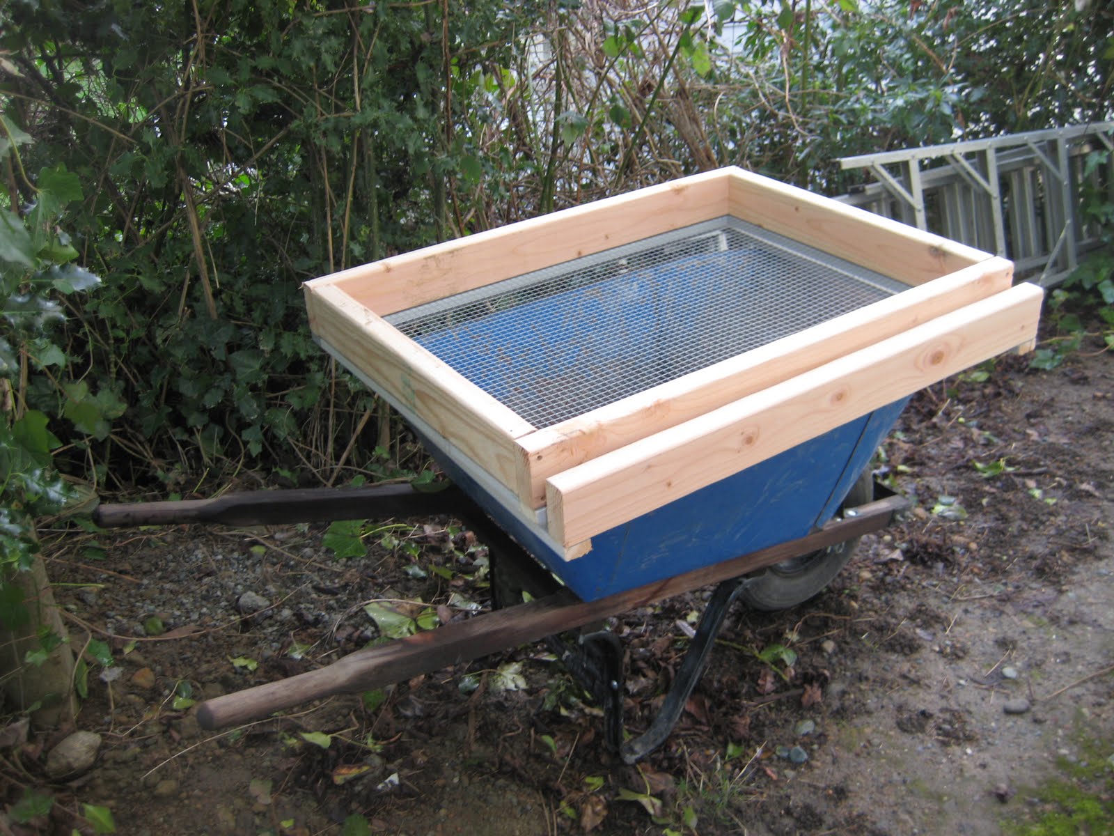 NANEPASHEMET Soil Sifter