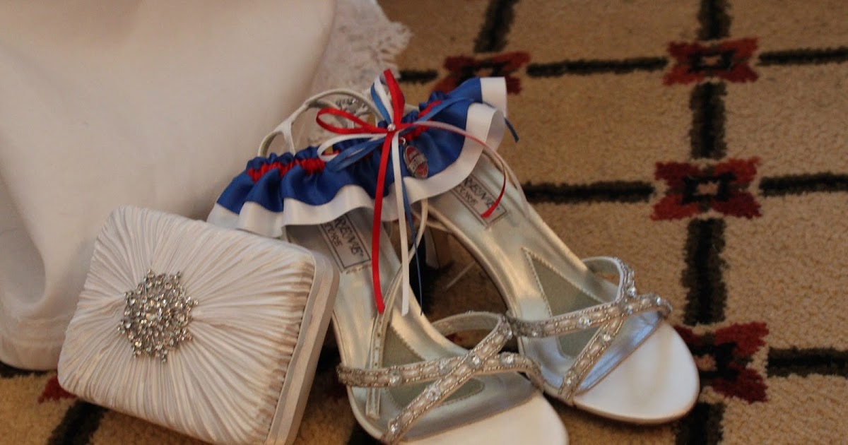 Sugarplum Garters Real Weddings Amber's Detroit Pistons Wedding Garter