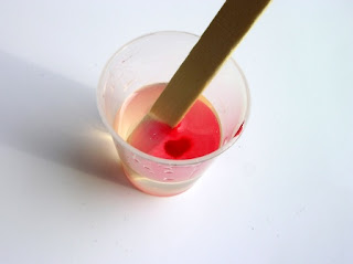 Mixing Castin' Craft colour pigment in resin