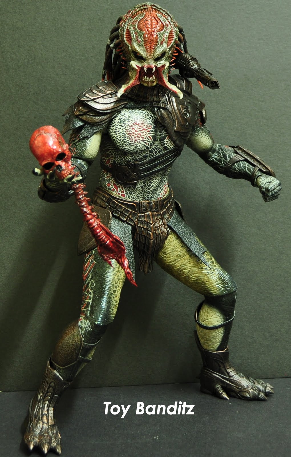 toy banditz BERSERKER PREDATOR BY HOT TOYS