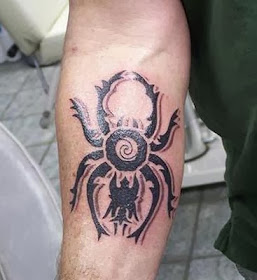 Tattoo de aranha e símbolo do infinito