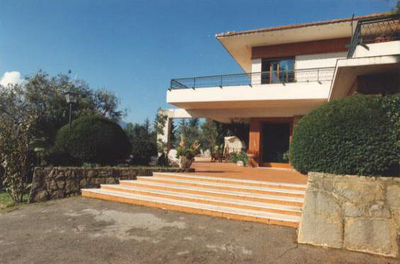 A. Sarno, Villa in collina