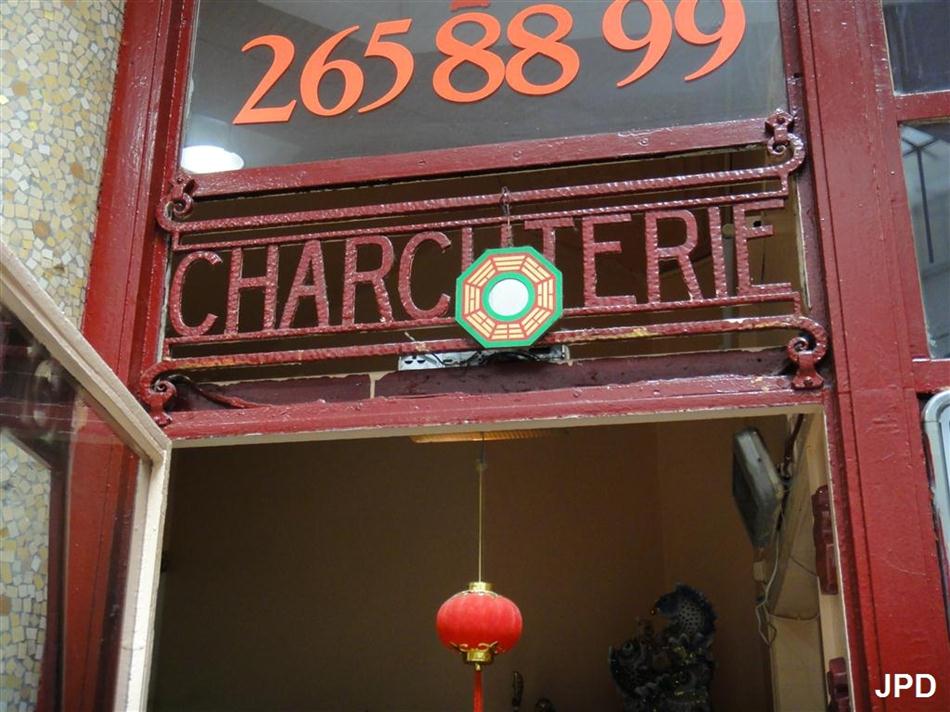 Parisbiseart Le marché de la Madeleine Le Palacio de la Madeleine