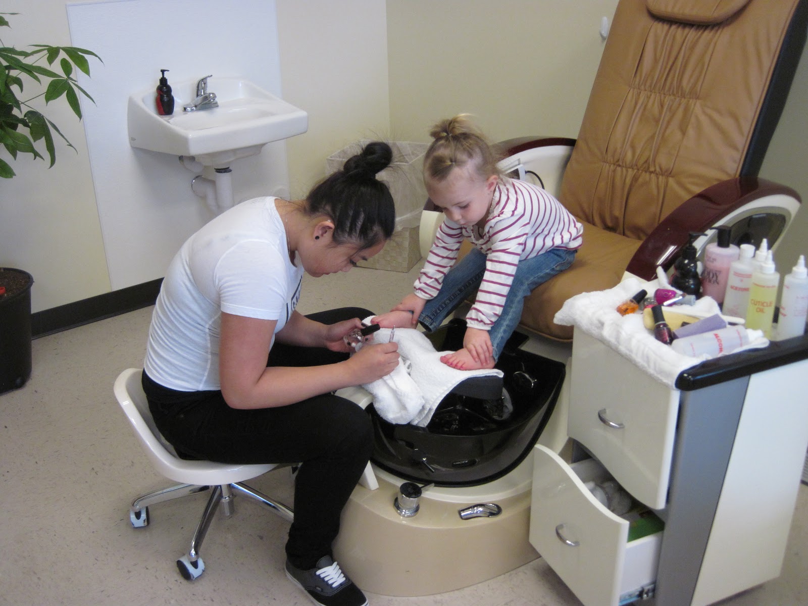 The Keddingtons Mother Daughter Pedicures